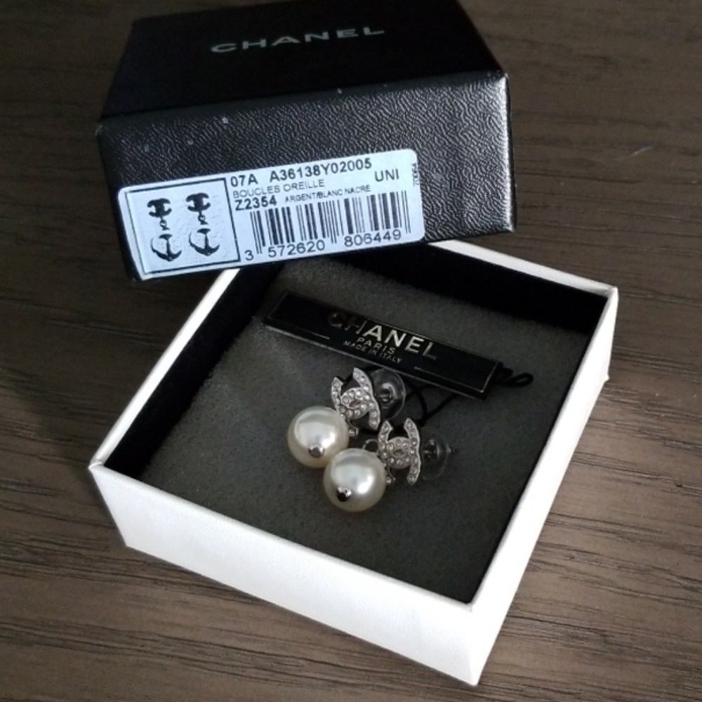 CHANEL BNIB CC Crystal Earrings w/Pearl Drop
